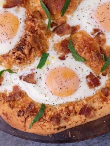 Close up of breakfast pizza