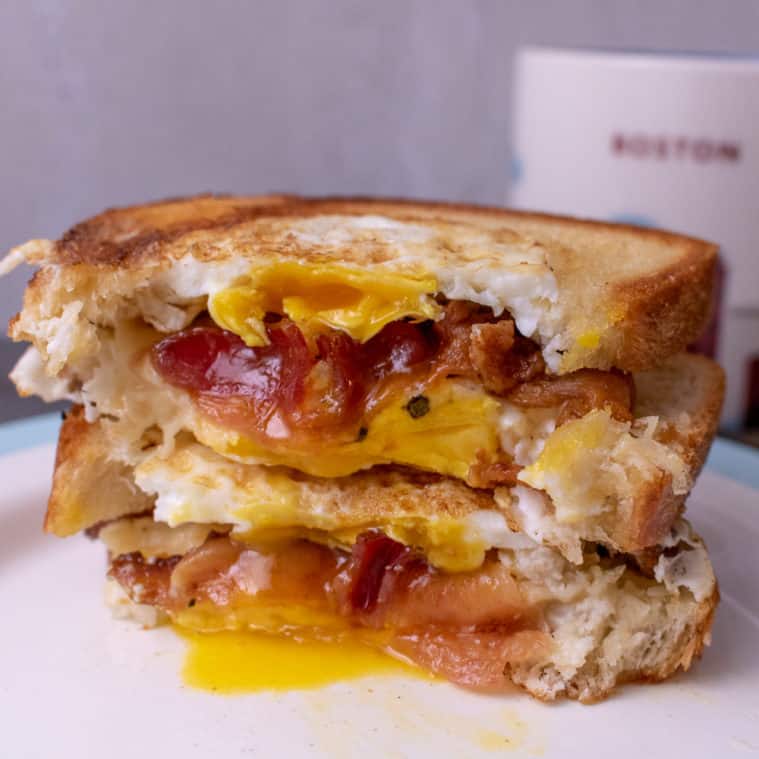 oven-baked-sunny-side-up-egg-in-a-hole-sandwiches-smack-of-flavor