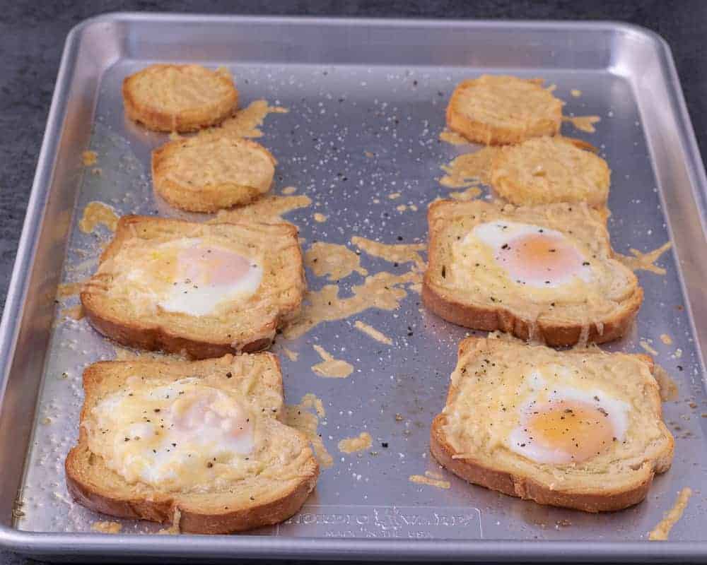 https://smackofflavor.com/wp-content/uploads/2019/01/Egg-In-a-Hole-Sandwiches-4.jpg
